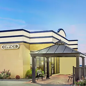 2* Hotel Days By Wyndham Military Circle